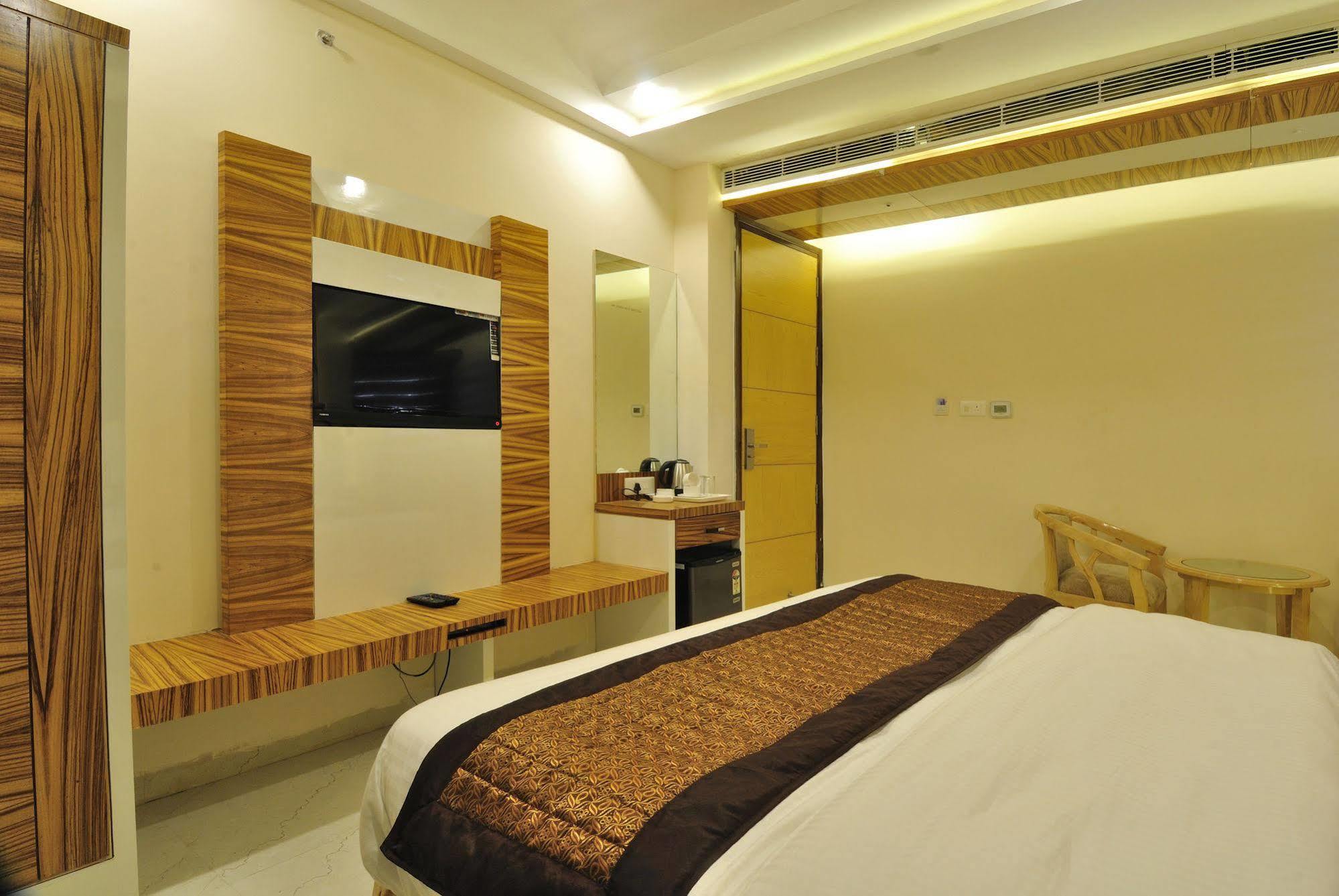 Aman Continental - 2Mins From Railway Station And 5 Mins From Metro Hotel New Delhi Ngoại thất bức ảnh